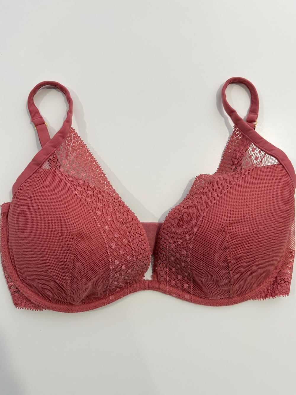 Victoria's Secret Incredible Plunge Bra 34DD‎